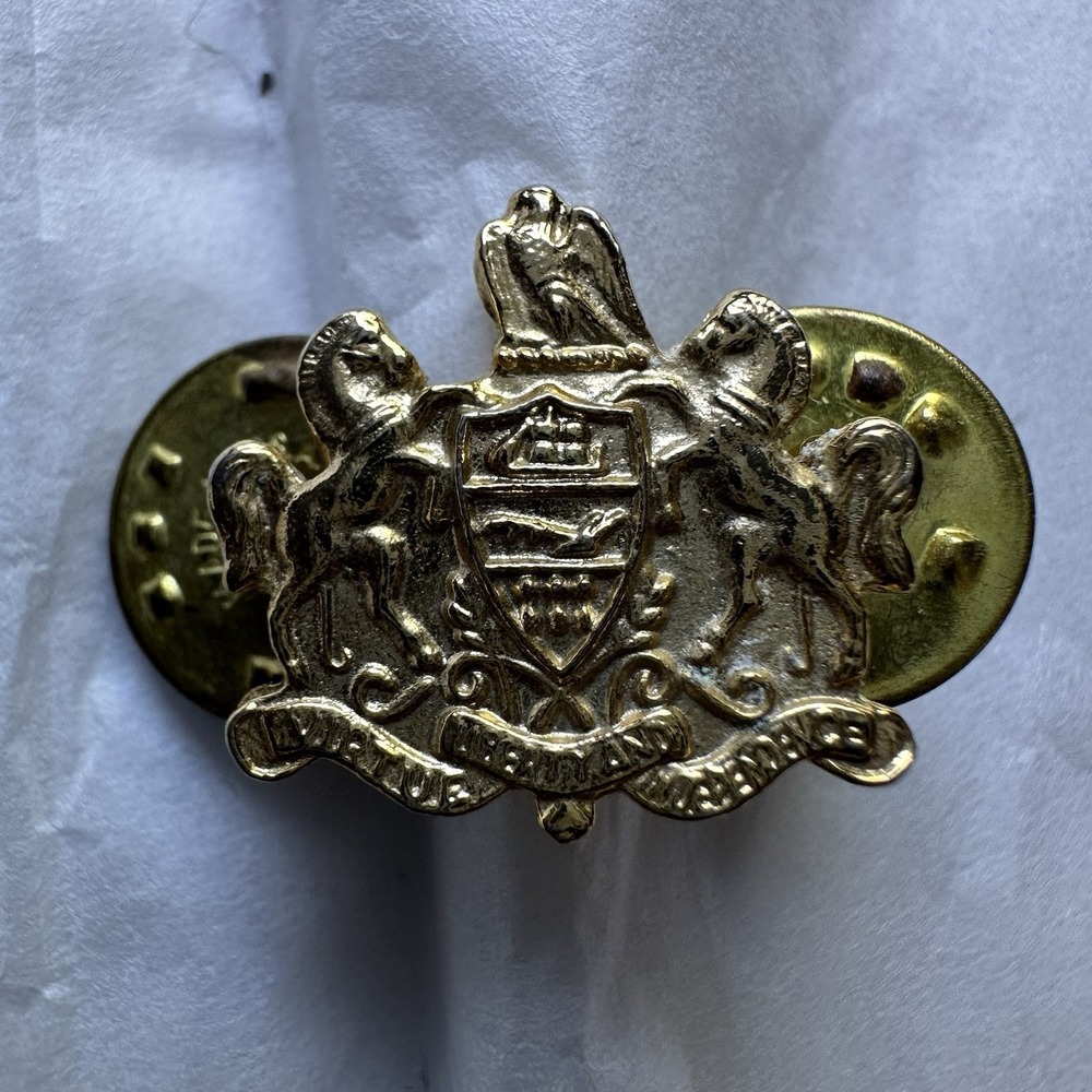 Vintage‎ Pennsylvania State Seal Lapel Pin Gold Tone Coat of Arms Tie Tack Motto